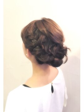 ドルーチェ(Doluce) 三つ編みアレンジ