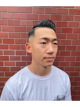 カムレイドフォーライフ(COMRADE 4 LIFE) 担当西村 ポンパドール