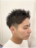 ツーブロック刈り上げ×アップバングショート　サイドパート