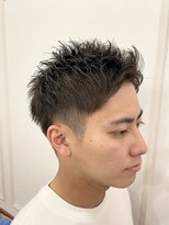 リバティシェアバーバー 銀座(LIBERTY SHARE BARBER) ツーブロック刈り上げ×アップバングショート　サイドパート