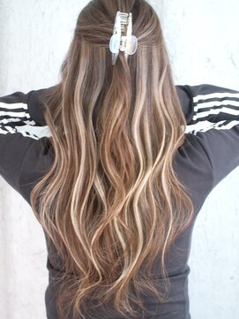 マリアナ(Mariana) ハイライトショートヘアレイヤーカットダブルカラー