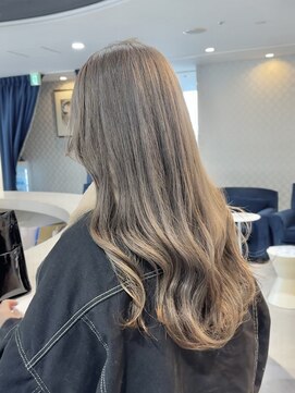 エアー 青山(AIR) ミルクティーグレージュハイトーンカラーロングレイヤー