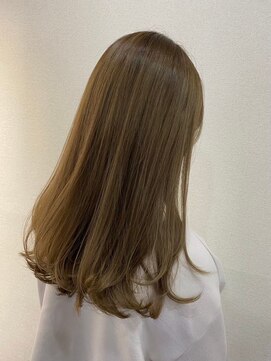美容室 フォーリア Foglia ロングレイヤー　ベージュカラー