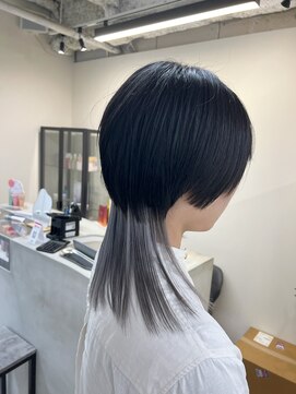 ユニ 江坂(Uni.) ウルフカット メンズライク　中性ウルフ　襟足カラー