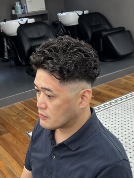 ザデイトウキョウ 表参道 青山(THE DAY TOKYO) スキンフェード/リバースパーマ/メンズカット/大人メンズ