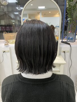 アルターシェリー(aL-ter che'rie) くびれボブ[暗めカラー/グランマッシュ/デザインカラー]