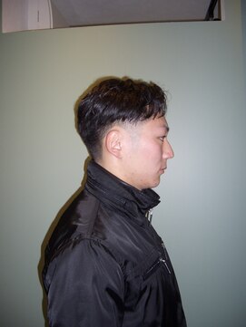 ラッドクルー バーバー ショップ(RADCREW BARBER SHOP) センターパートテーパーフェード