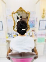 美容室 ティンカーベル シニヨンヘア