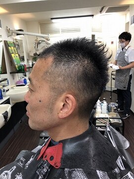 理容室クレオ 新宿 フェザーバックスタイル