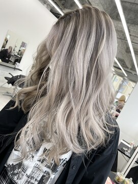 エゴル ナゴヤサカエ(ENGOL NAGOYA SAKAE) ホワイトシルバー×シャドールーツバレイヤージュ