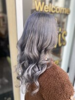 ラビス クローバー(Lovis clover)&nbsp;シルバーアッシュ　くびれヘア