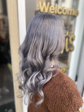 ラビス クローバー(Lovis clover) シルバーアッシュ　くびれヘア