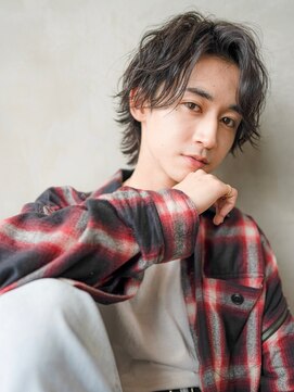 メゾンバイハバナ(maison by HAVANA) メンズ波巻きセンターパートハイライトツーブロックマッシュ