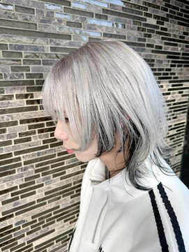 ヘアーアトリエ ラフェル(hair atelier Rafel) 中性ウルフ　ホワイトシルバー　インナーブラック