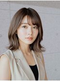 やわらかな毛流れが魅力の大人ミディアムレイヤー