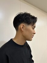 フリーゼアコマキ(FRISEUR)&nbsp;テーパーフェード×短めセンターパート　兵庫県西宮