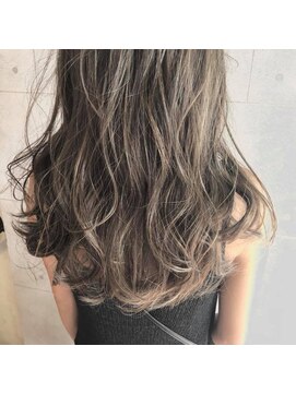 フェリア 緑地公園(FERIA) 外国人風ベージュカラー