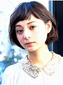 ショートバングのゆるふわボブスタイル