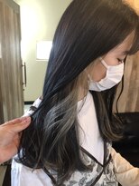 アルム(hair salon Alum) 『モノトーン×インナーカラー☆暗髪とのコントラストデザイン』