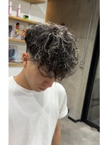 イーラ(era)&nbsp;ホワイトメッシュスペインカールフェード刈り上げ