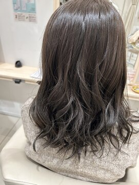 カペリベラ 寝屋川店(Capelli Bella) オリーブカラー