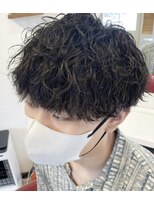 サンズ(suns)&nbsp;【Miyuki】強め波巻きパーマ×前下がり刈り上げマッシュ