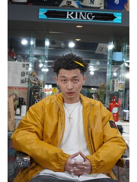 ツークツワンク バーバー 新宿(ZUG2WANG BARBER) ショートアフロ