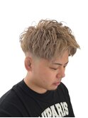 ブリーチダブルカラーミルクティーベージュスキンフェード別府