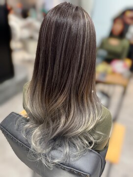 Lian by Allure本厚木 小田桐潤 バレイヤージュカラー