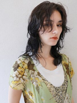 シアン(SYAN) ミディアムフラッフィーパーマ