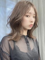 フォンズ(FONS)&nbsp;小顔に見せるオルチャンヘア ヨシンモリ 外ハネミディ ベージュ