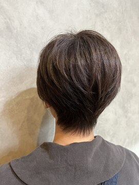オーガニック ヘアサロン クスクス(organic hair salon kusu kusu) 耳掛けショート×くすみ