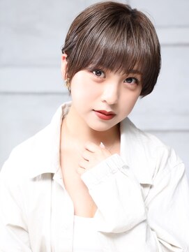 クラッチ 博多(CLUTCH) 大人可愛い小顔美髪大人ショートボブレイヤーカットA4