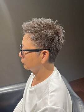 ビーダンディー(Bee dandy) ビジネスベリーショート シルバーカラー ワイルドアップバング