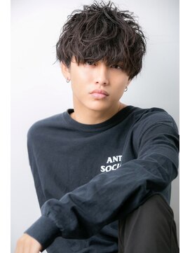 ユーフォリア 渋谷グランデ(Euphoria SHIBUYA GRANDE) フェザーショート　刈り上げセンターパート