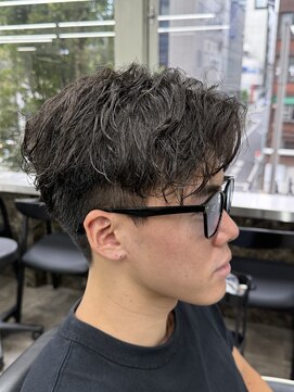 ニコ トウキョウ ロジック(nico TOKYO Logic) メンズセンターパートニュアンスパーマアップバング