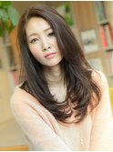 大人かわいいヌーディーカラー美髪ツルツルロング