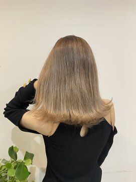 カルマ(KARMA) 透明感のあるミルクティーベージュ!