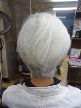 ヴァンテアン 巣鴨店 50代60代◎大人ナチュラルミディアムボブ☆シルバーヘア 西ヶ原