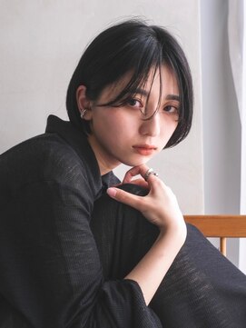 トゥナ(Tuna) 前髪長めショートボブ