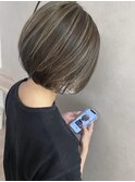 大人女性/ハイライト/白髪ぼかし/透明感カラー/アッシュ/ボブ