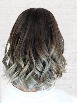 ジールヤマグチ 朝霧駅前店 スーパーハイトーン★グラデーションカラー【白髪ぼかし】