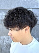 ヒュイル バイ ニアウ(Hwyl by Niau) ツイストスパイラルパーマメンズカット波巻きスパイラルパーマ