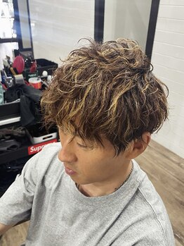 ポノ(RE:PONO)の写真/20時まで営業/学校や仕事帰りにも通いやすい◎Men'sカット×ヘッドスパで清潔感のあるスタイルへ！