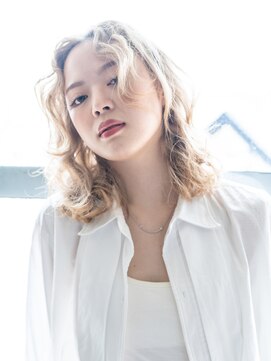 ベベ ヘアースペース(BeBe hairs space) ウルフミディアムレイヤー