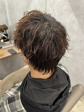 無造作質感のスパイラルパーマショート