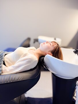 ヘッドスパ エル 錦糸町(headspa elle) ポレーション導入|ヒト幹細胞×で叶える頭皮改善ヘッドスパ