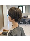丸みシルエットなショートヘア