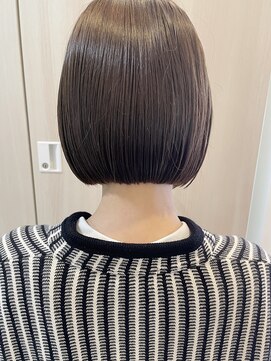 ラ ファブリック 草加(LA FABRIQUE) 切りっぱなしボブ　グレージュカラー　ぱつっとボブ