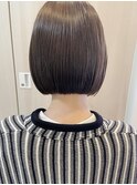 切りっぱなしボブ グレージュカラー ぱつっとボブ